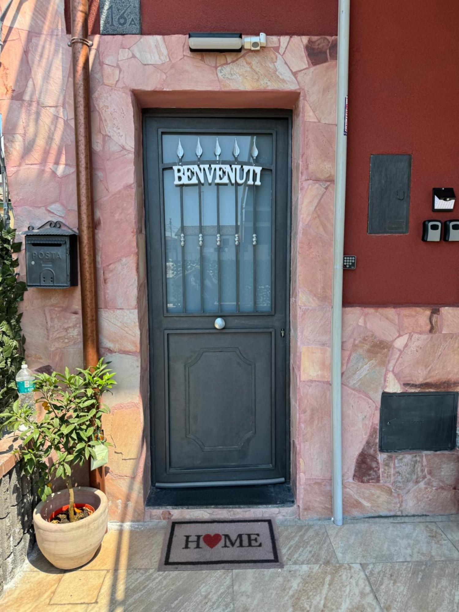 カターニア Casa La Vigna Bed & Breakfast エクステリア 写真
